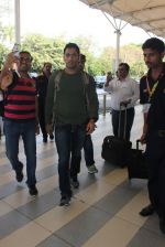 Mahendra Singh Dhoni snapped at airport in Mumbai on 19th Feb 2016
